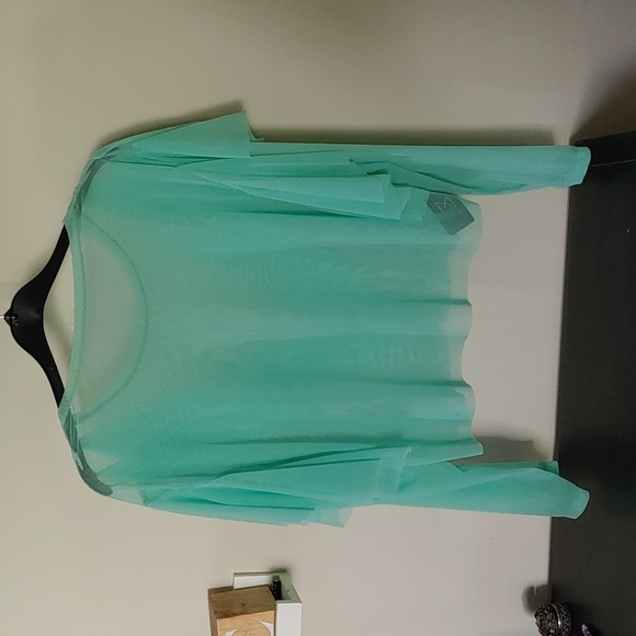 Designer Ruffled Crop - Picture 6 of 9